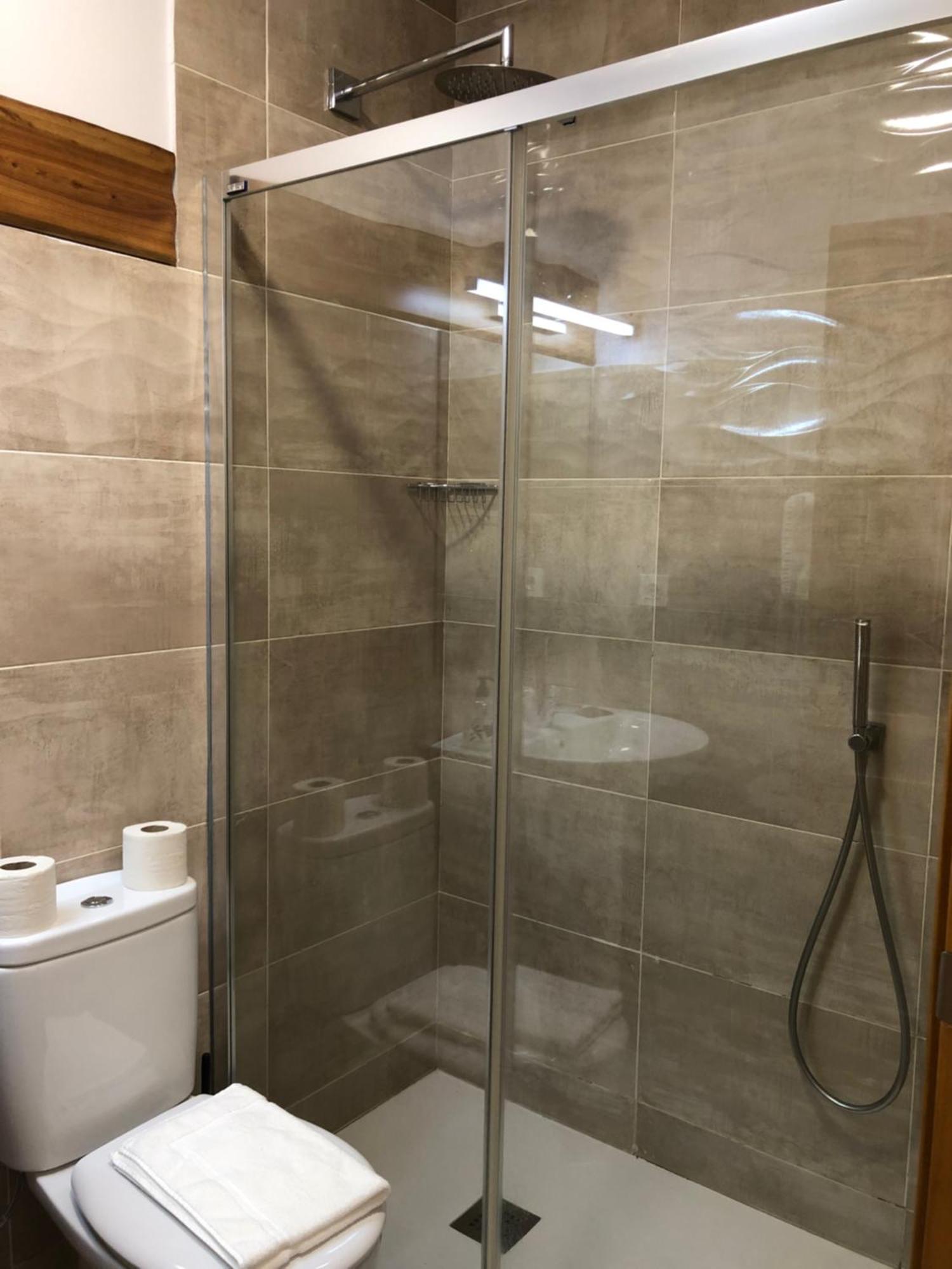 Twin Room Private Bathroom